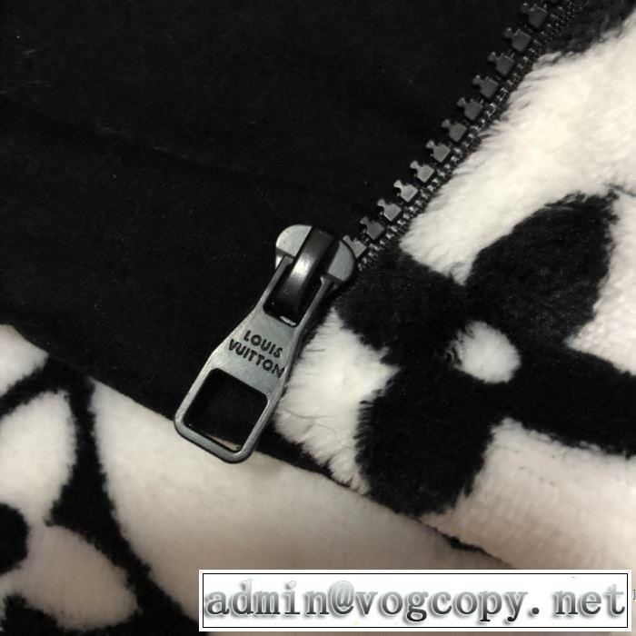 ルイ ヴィトン 秋冬ファッションコーディネート　LOUIS VUITTON　最重要！2019秋冬トレンド　ハーフコート　人気ファッション雑誌でも掲載