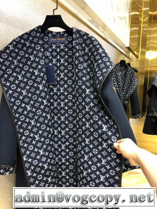 【2019秋冬トレンド】押さえておきたい　ルイ ヴィトン LOUIS VUITTON　サイズのよさを感じる新作　フード付きコート　秋にこれがはやりそう