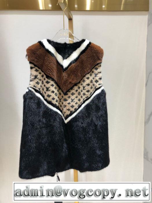 おしゃれに秋を迎えるために　ルイ ヴィトン LOUIS VUITTON　2019トレンドカラー秋冬セール　フード付きコート　とにかく完璧ブランド新作