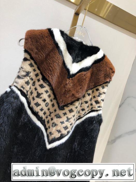 おしゃれに秋を迎えるために　ルイ ヴィトン LOUIS VUITTON　2019トレンドカラー秋冬セール　フード付きコート　とにかく完璧ブランド新作
