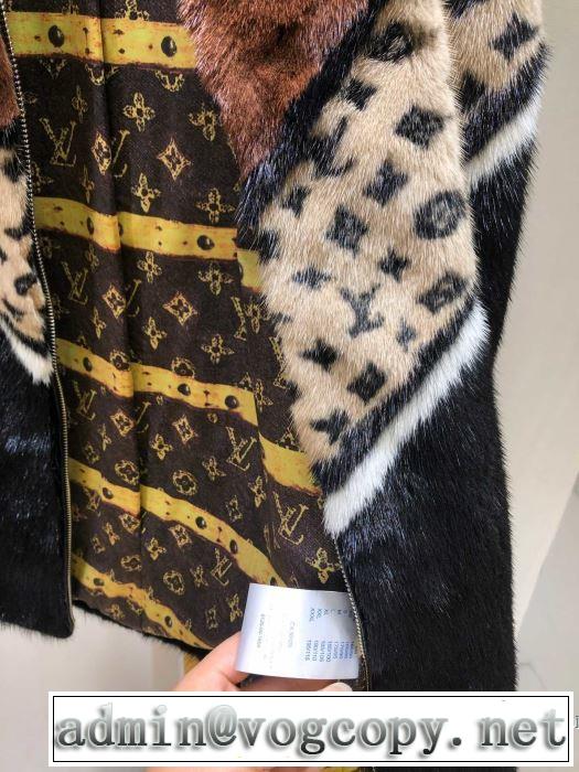 おしゃれに秋を迎えるために　ルイ ヴィトン LOUIS VUITTON　2019トレンドカラー秋冬セール　フード付きコート　とにかく完璧ブランド新作