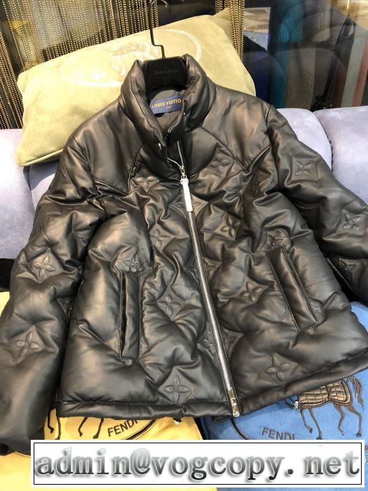 ルイ ヴィトン 秋服コーデ2019年版　LOUIS VUITTON　大胆なチェックの人気トレンド　ダウンジャケット　2019秋冬トレンドアイテム