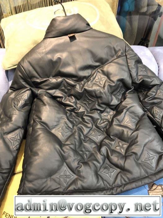 ルイ ヴィトン 秋服コーデ2019年版　LOUIS VUITTON　大胆なチェックの人気トレンド　ダウンジャケット　2019秋冬トレンドアイテム