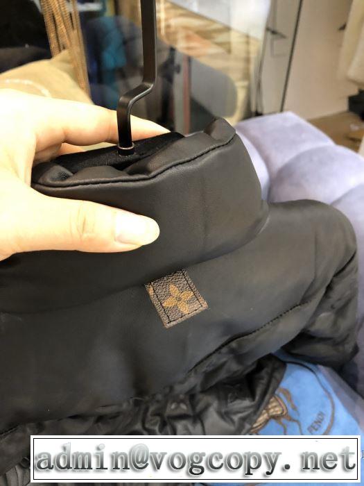 ルイ ヴィトン 秋服コーデ2019年版　LOUIS VUITTON　大胆なチェックの人気トレンド　ダウンジャケット　2019秋冬トレンドアイテム