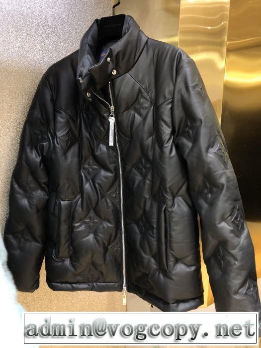 ルイ ヴィトン 秋服コーデ2019年版　LOUIS VUITTON　大胆なチェックの人気トレンド　ダウンジャケット　2019秋冬トレンドアイテム