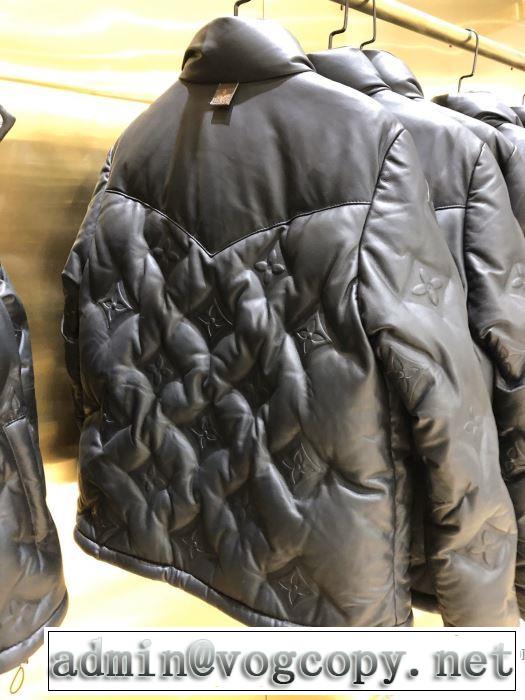 ルイ ヴィトン 秋服コーデ2019年版　LOUIS VUITTON　大胆なチェックの人気トレンド　ダウンジャケット　2019秋冬トレンドアイテム