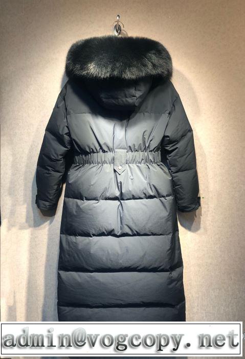 2019-20秋冬トレンドファッション　プラダ PRADA最新秋冬トレンドをチェック　 プレミアムダウンコート　秋冬流行りファション