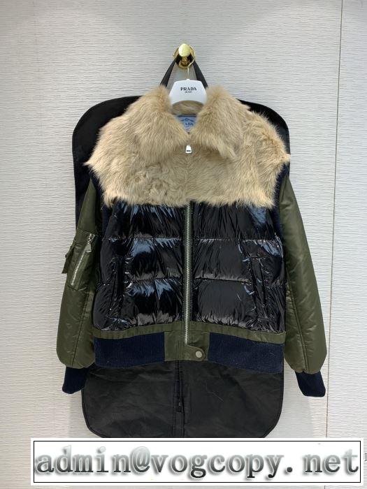 ダウンジャケット　【2019秋冬トレンド】押さえておきたい　やっぱり優しい色　プラダ PRADA サイズのよさを感じる新作