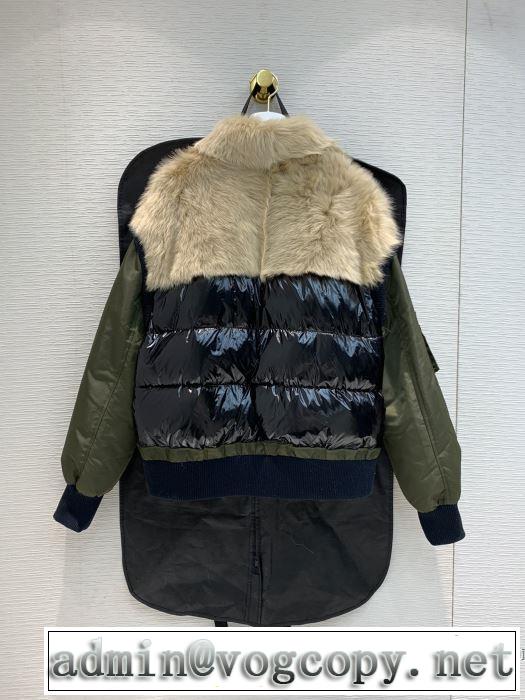 ダウンジャケット　【2019秋冬トレンド】押さえておきたい　やっぱり優しい色　プラダ PRADA サイズのよさを感じる新作