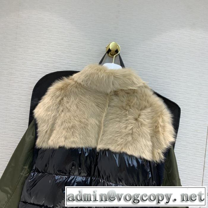 ダウンジャケット　【2019秋冬トレンド】押さえておきたい　やっぱり優しい色　プラダ PRADA サイズのよさを感じる新作
