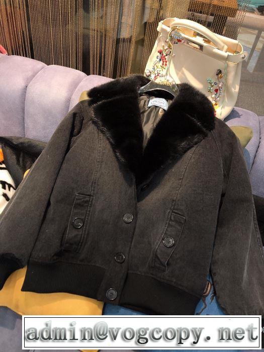 プラダヒットする秋冬コレクション　 PRADA 今年注目すべき秋冬ファッション　ブルゾン　2019トレンドアイテム激安