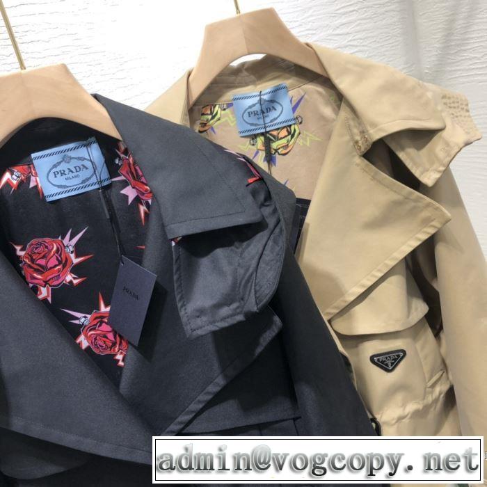 秋冬ファッションコーディネート　プラダ PRADA 人気ファッション雑誌でも掲載　フリースパーカー付　最重要！2019秋冬トレンド