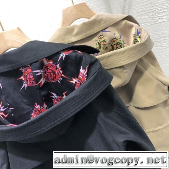 秋冬ファッションコーディネート　プラダ PRADA 人気ファッション雑誌でも掲載　フリースパーカー付　最重要！2019秋冬トレンド
