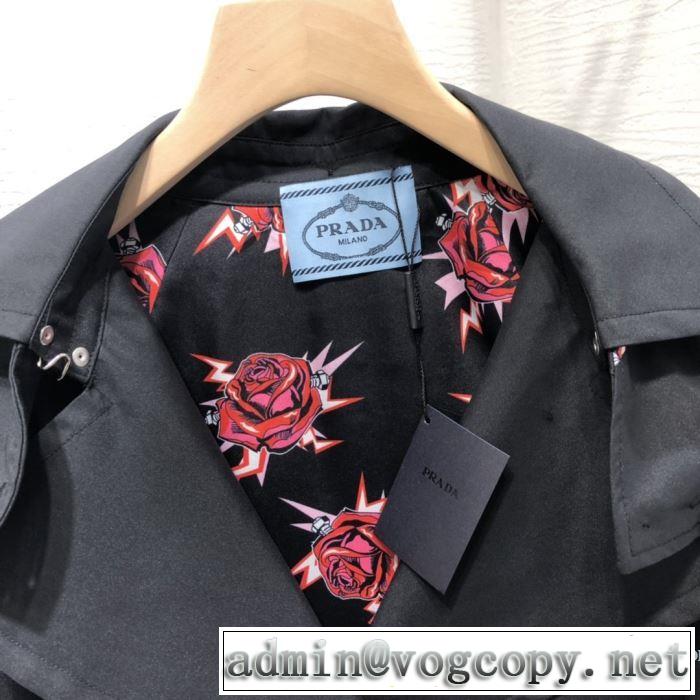 秋冬ファッションコーディネート　プラダ PRADA 人気ファッション雑誌でも掲載　フリースパーカー付　最重要！2019秋冬トレンド