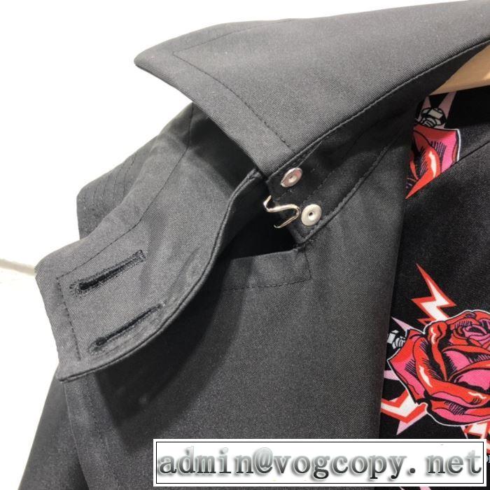 秋冬ファッションコーディネート　プラダ PRADA 人気ファッション雑誌でも掲載　フリースパーカー付　最重要！2019秋冬トレンド
