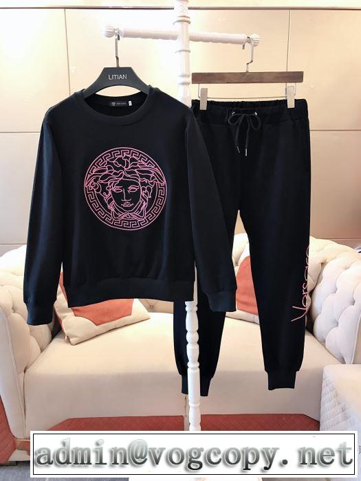 優しいのに存在感　上下セット　【最新】2019年秋冬のトレンド速報　ヴェルサーチVERSACE　ファッショントレンドを早速チェック