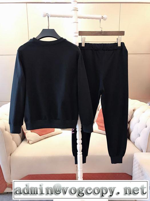 優しいのに存在感　上下セット　【最新】2019年秋冬のトレンド速報　ヴェルサーチVERSACE　ファッショントレンドを早速チェック
