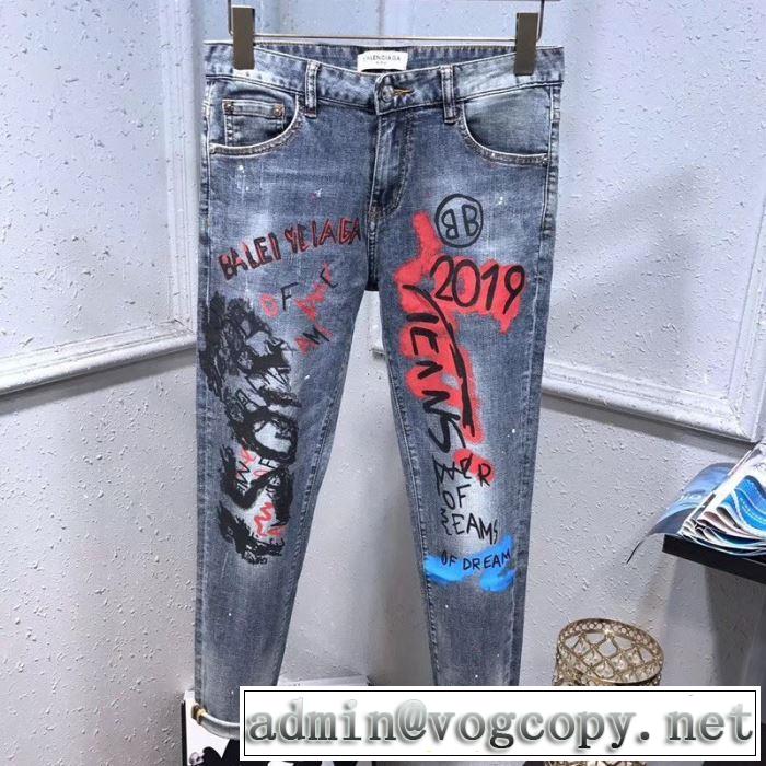 優雅で都会的な装いに仕上げ バレンシアガ  大人カジュアル夏ファッション2019チノパン BALENCIAGA