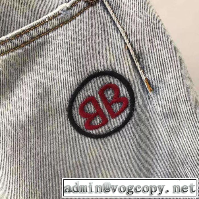 トレンド感があって涼しげ バレンシアガ BALENCIAGA  2019年春夏シーズンの人気 チノパン 元気な印象のコーデ