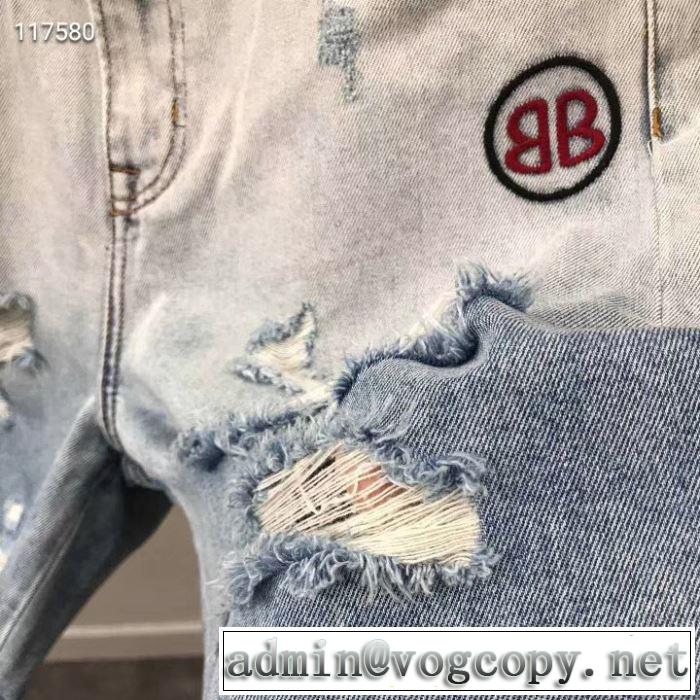 トレンド感があって涼しげ バレンシアガ BALENCIAGA  2019年春夏シーズンの人気 チノパン 元気な印象のコーデ