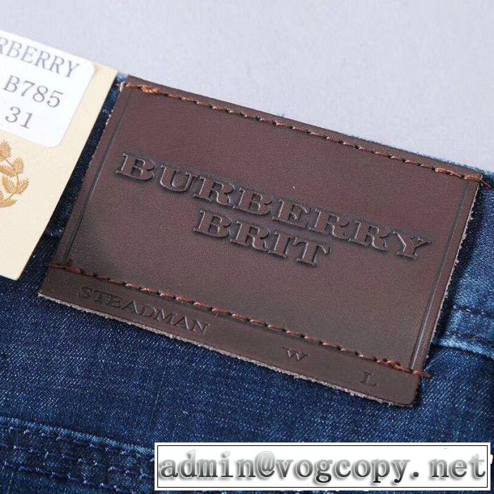 バーバリー BURBERRY ストレートデニムパンツ 2019春夏トレンドアイテム 上品なリラックス感 知的な夏のスタイル
