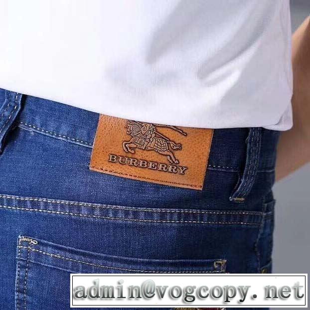 【2019年】夏のファッショ 春夏シンプルファッションでOK！バーバリー BURBERRY ブランド ジーンズ