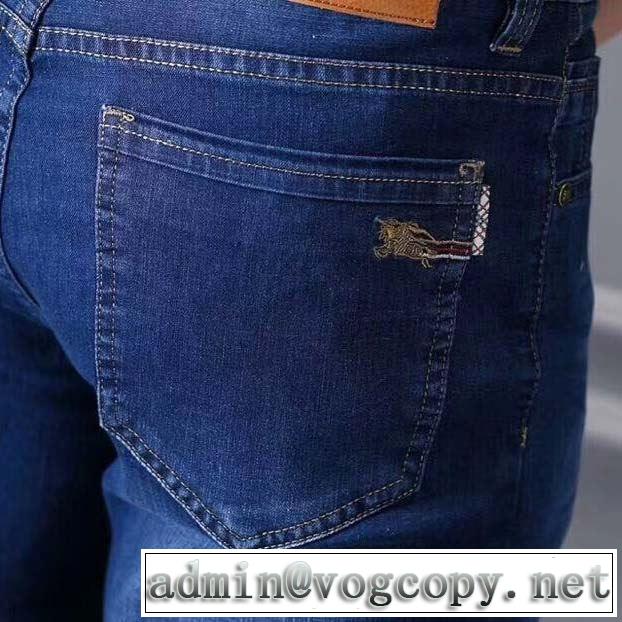 【2019年】夏のファッショ 春夏シンプルファッションでOK！バーバリー BURBERRY ブランド ジーンズ