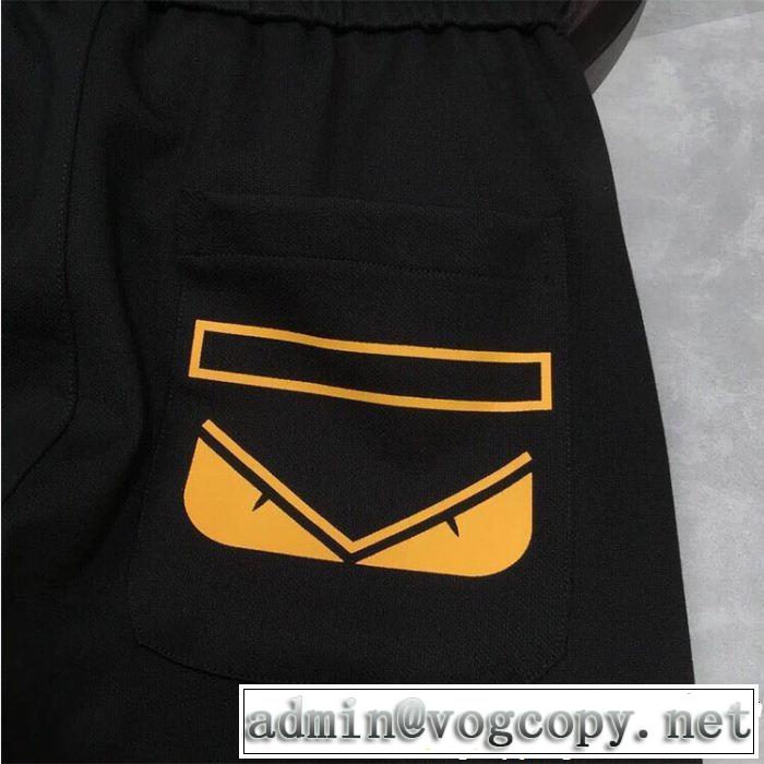 夏らしい品格が漂う 2019年の春夏に着たい FENDI フェンディ チノパン 大胆なデザイン