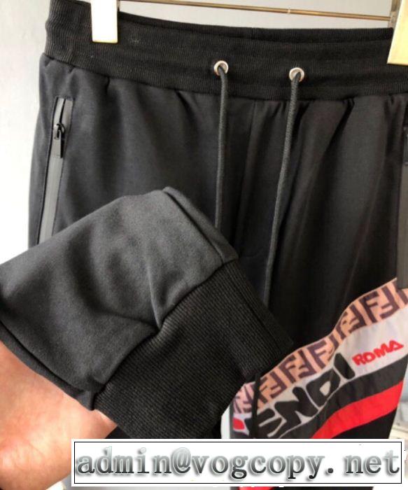 チノパン 2019年春夏流行ファッション ブラッシュアップして華やかに FENDI フェンディ