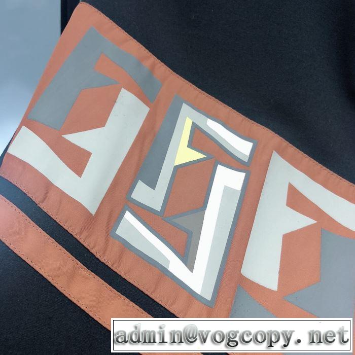 フェンディ2019年春夏シーズンの人気  FENDI チノパン 注目度が高まり最新コレクション