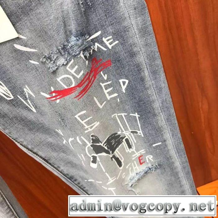 MONCLER カジュアルを一歩大人に デニムパンツ 夏らしい爽やかさ モンクレール 2019夏色っぽさ
