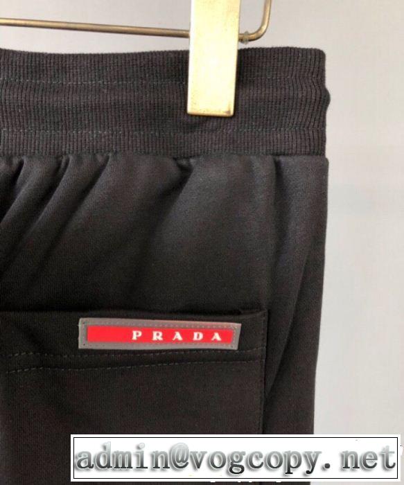 チノパン 2019年の春夏に着たい 気持ちいい真夏日にぴったり きれいめ派に上質 プラダ PRADA