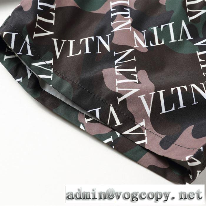 2019年の夏のマスト 春夏のトレンドアイテム ヴァレンティノ VALENTINO デニムパンツ