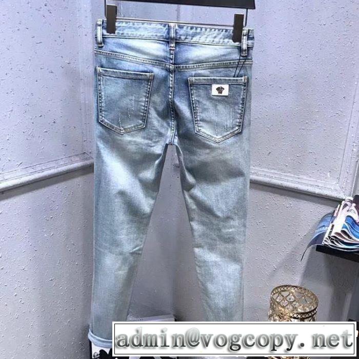 サラサラの着心地  ヴェルサーチVERSACE 春夏の流行り2019新品 デニムパンツ リッチな印象に
