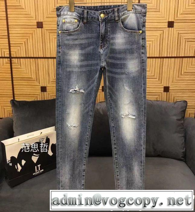  デニムパンツ 大人の余裕が漂う ヴェルサーチVERSACE【2019春夏】最新コレクション  