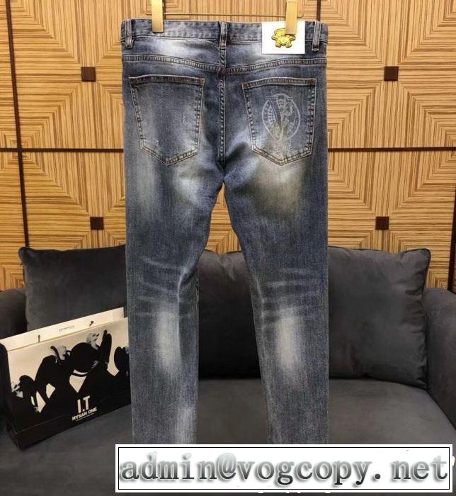 デニムパンツ 大人の余裕が漂う ヴェルサーチVERSACE【2019春夏】最新コレクション 