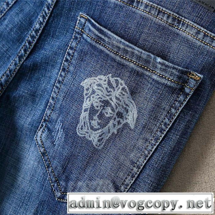 オシャレ印象で人気の高い ヴェルサーチVERSACE ストレートデニムパンツ 2019春夏も引き続きトレンド