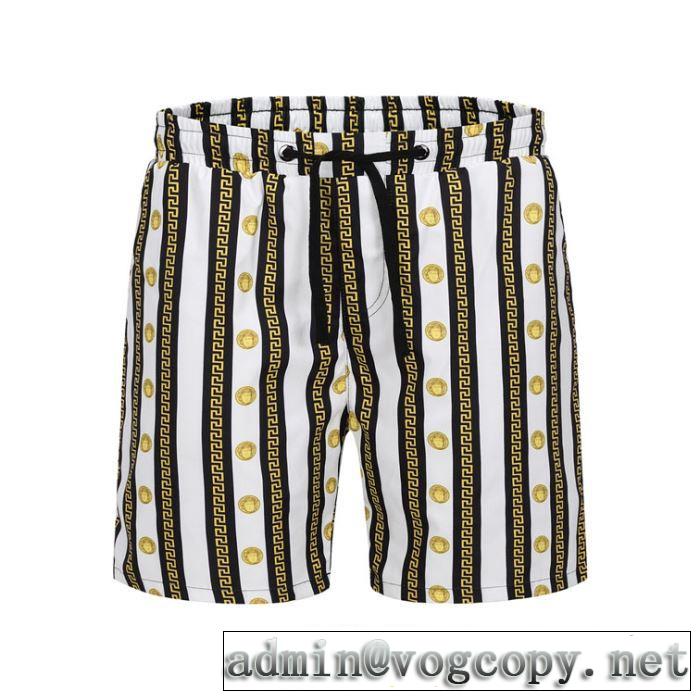 デニムパンツ 暑い今こそ活躍させたい！ 2019春夏のトレンド新商品 ヴェルサーチVERSACE