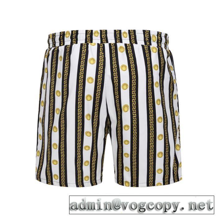 デニムパンツ 暑い今こそ活躍させたい！ 2019春夏のトレンド新商品 ヴェルサーチVERSACE