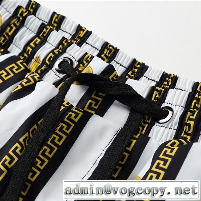 デニムパンツ 暑い今こそ活躍させたい！ 2019春夏のトレンド新商品 ヴェルサーチVERSACE