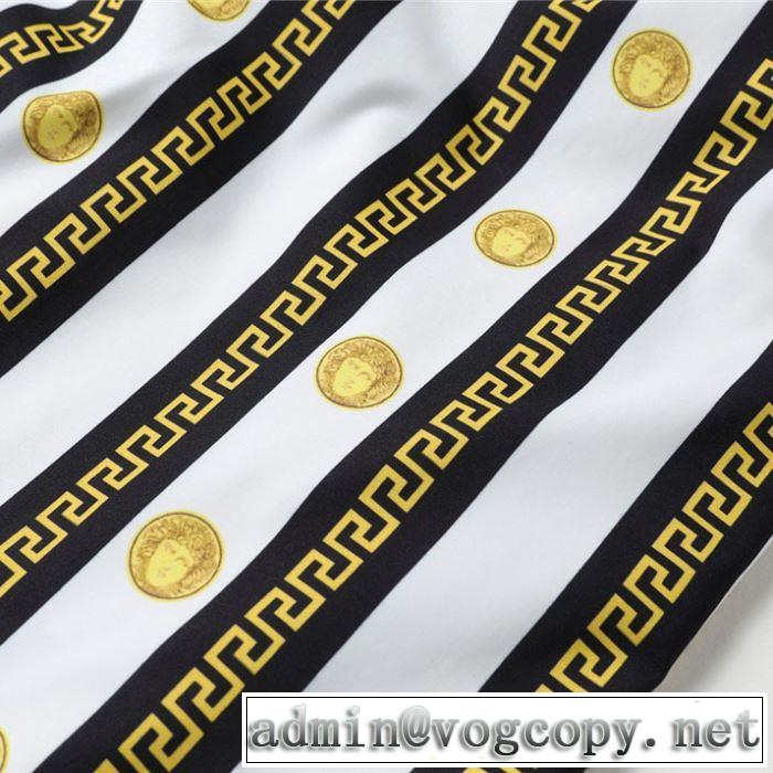 デニムパンツ 暑い今こそ活躍させたい！ 2019春夏のトレンド新商品 ヴェルサーチVERSACE