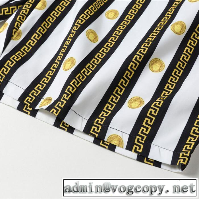 デニムパンツ 暑い今こそ活躍させたい！ 2019春夏のトレンド新商品 ヴェルサーチVERSACE