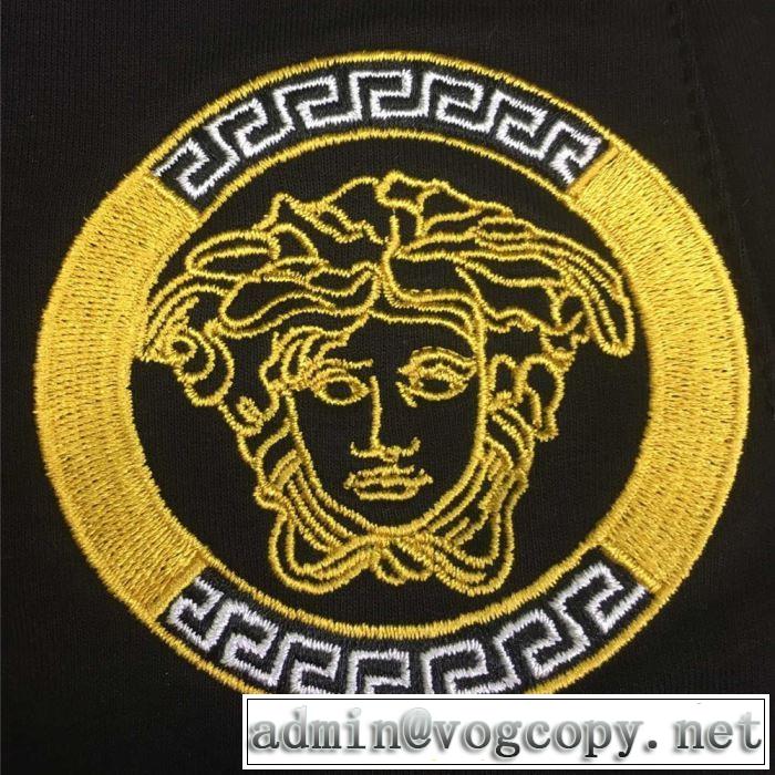 季節感をプラス人気商品 2色可選  2019年春夏のトレンドアイテム ヴェルサーチVERSACE デニムパンツ
