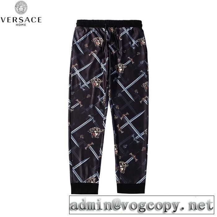 2019春夏の大注目トレンド ヴェルサーチVERSACE デニムパンツ   今年の夏は着こなし