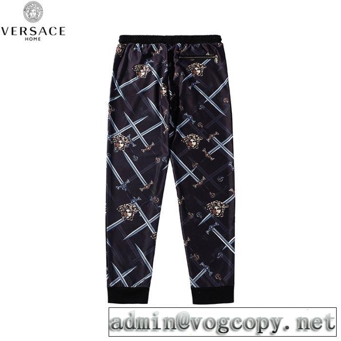 2019春夏の大注目トレンド ヴェルサーチVERSACE デニムパンツ   今年の夏は着こなし