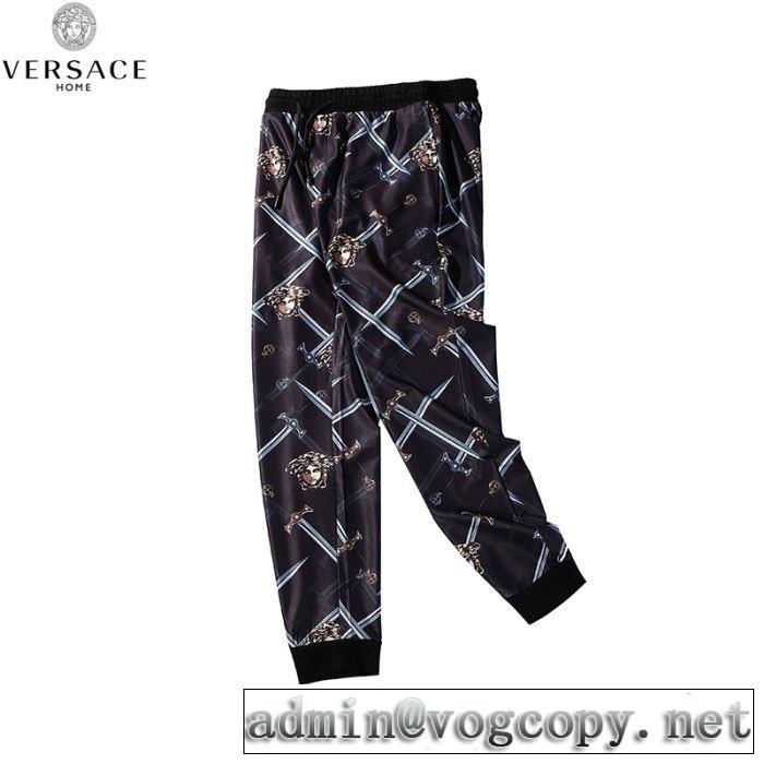 2019春夏の大注目トレンド ヴェルサーチVERSACE デニムパンツ   今年の夏は着こなし