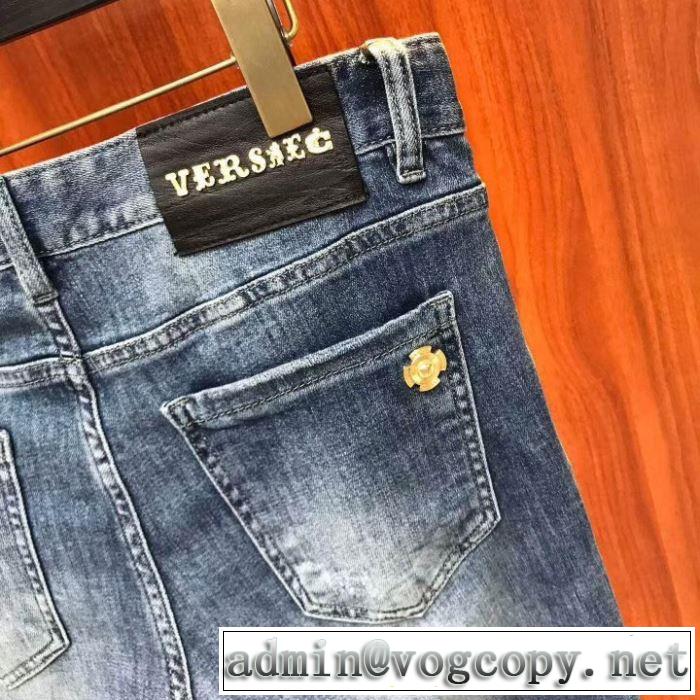 すっきりした印象に ヴェルサーチキレイめ感が強い VERSACE ジーパン パンツ 2019春夏は人気定番