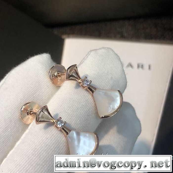 リラックス感のあるゆったり ピアス  ブルガリ BVLGARI リラックス感のある着こなし 2019夏ファション新品