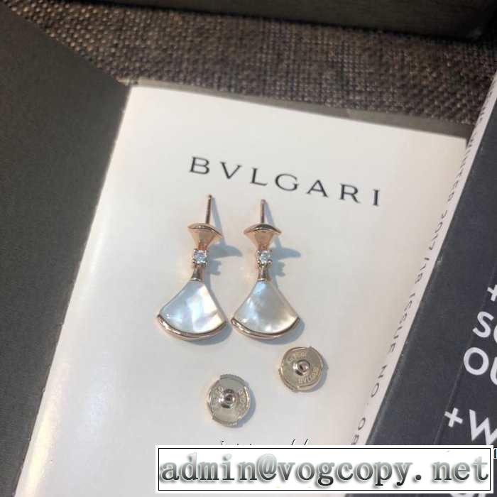 リラックス感のあるゆったり ピアス  ブルガリ BVLGARI リラックス感のある着こなし 2019夏ファション新品
