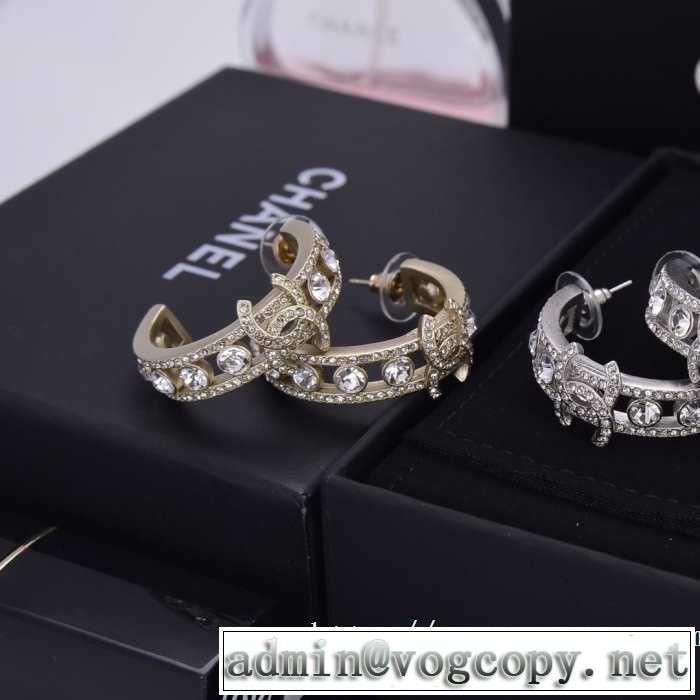 おすすめ大人かわいい着こなし  CH CH お洒落トレンド人気 ピアス 2019即旬な装いに